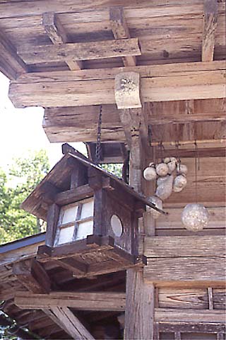 いつもの、いつもの・・・・」と探す、お気に入りのアイテムのひとつ。
「ふるさと」のひょうたんと行燈は、ちゃんとあった。ほっ。
