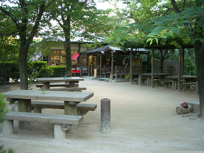 静かな佇まい。縮景園にて